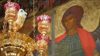 Установка киота с сенью над иконой Архангела Михаила (таймлапс)