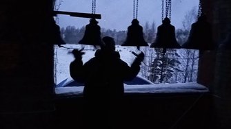 Махново.Колокольный звон в церкви