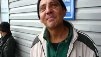 Бомж из Данилова Александр Кычин читает свои стихи